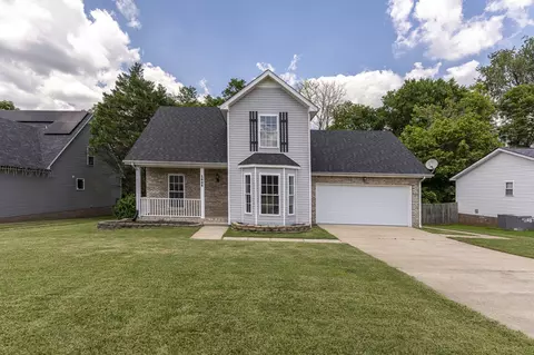 1424 Buchanon Dr, Clarksville, TN 37042
