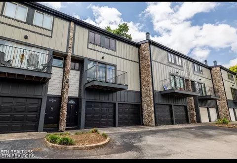 1876 Cherokee Bluff Dr, Knoxville, TN 37920