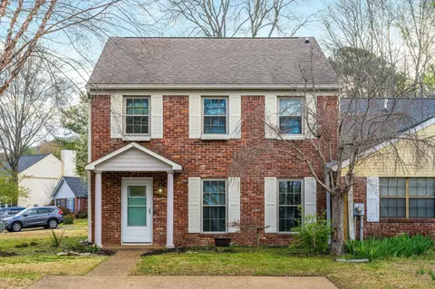 1331 Village Green Dr, Hixson, TN 37343