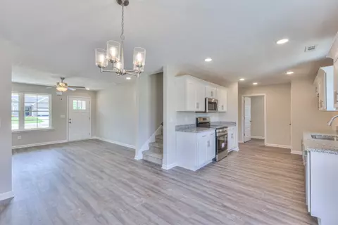Entry Way - 54 Legacy St, Decherd, TN 37324 photo 1 of 3