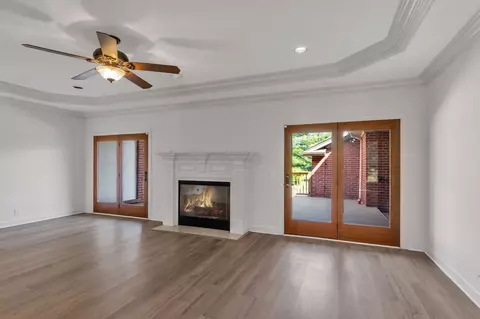 Living - 2329 Irby Ln, Murfreesboro, TN 37127 photo 4 of 6