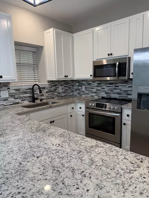 Kitchen - 2329 Irby Ln, Murfreesboro, TN 37127 photo 8 of 10