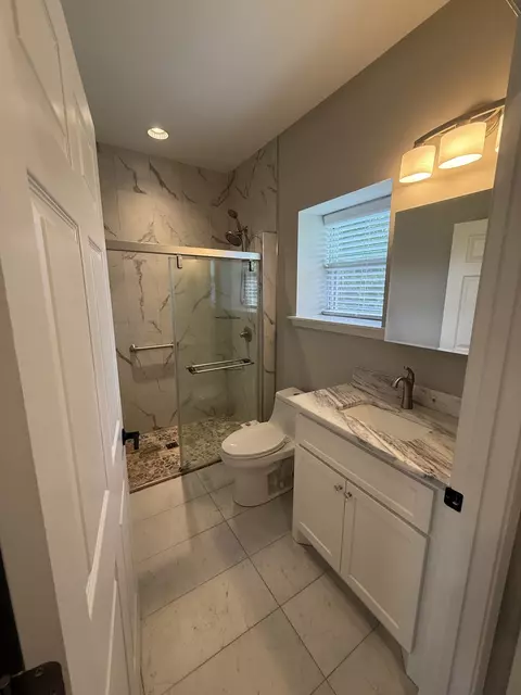 Bath - 2329 Irby Ln, Murfreesboro, TN 37127 photo 10 of 11