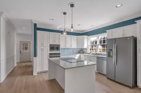 Kitchen - 2329 Irby Ln, Murfreesboro, TN 37127 photo 2 of 10