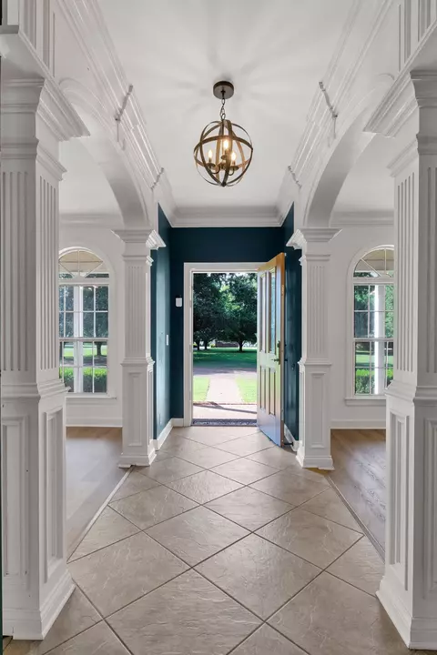 Entry Way - 2329 Irby Ln, Murfreesboro, TN 37127 photo 2 of 5