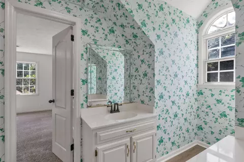Bath - 2329 Irby Ln, Murfreesboro, TN 37127 photo 6 of 11