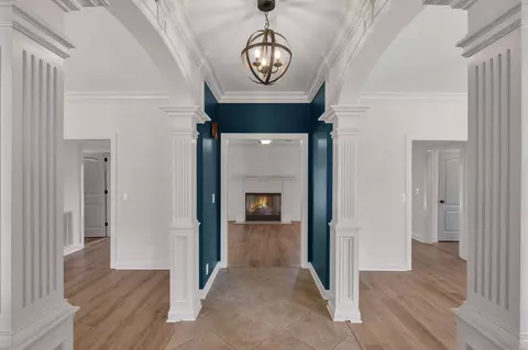 Entry Way - 2329 Irby Ln, Murfreesboro, TN 37127 photo 3 of 5