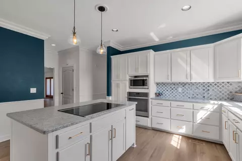 Kitchen - 2329 Irby Ln, Murfreesboro, TN 37127 photo 6 of 10