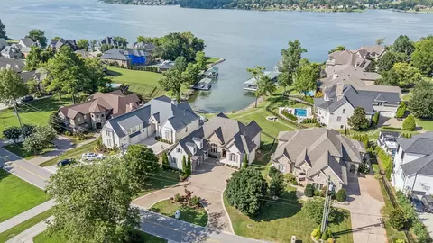 3033 Lakeshore Dr, Old Hickory, TN 37138