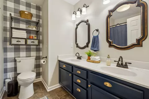 Bath - 6683 E Benton Rd, Springfield, TN 37172 photo 1 of 4
