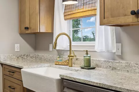 Kitchen - 6683 E Benton Rd, Springfield, TN 37172 photo 4 of 6