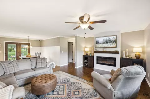 Living - 6683 E Benton Rd, Springfield, TN 37172 photo 1 of 2