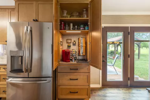 Kitchen - 6683 E Benton Rd, Springfield, TN 37172 photo 6 of 6