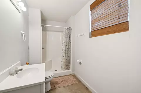 Bath - 6683 E Benton Rd, Springfield, TN 37172 photo 4 of 4
