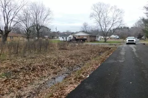 116 Sutton Ave, Waverly, TN 37185