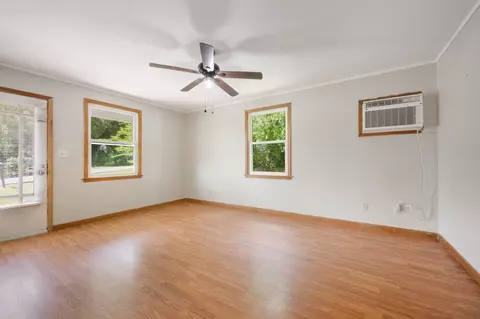Living - 109 Riverside Dr, Centerville, TN 37033 photo 3 of 4