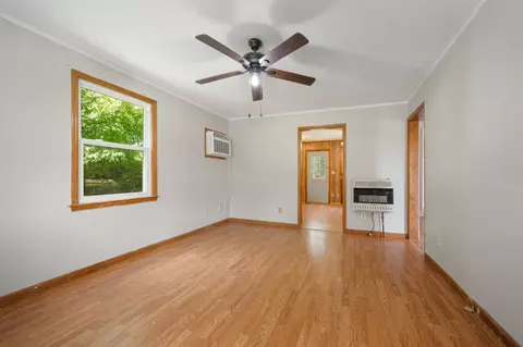 Living - 109 Riverside Dr, Centerville, TN 37033 photo 4 of 4