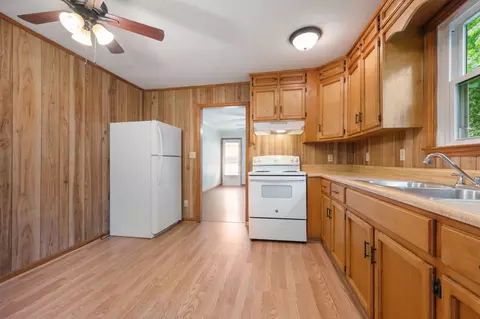 Kitchen - 109 Riverside Dr, Centerville, TN 37033 photo 4 of 5