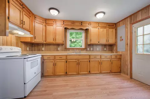 Kitchen - 109 Riverside Dr, Centerville, TN 37033 photo 2 of 5