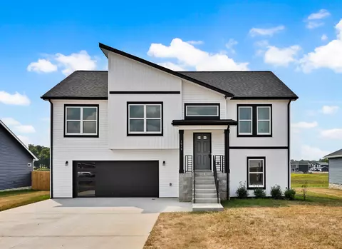 1010 Cherry Acres Dr, Clarksville, TN 37042