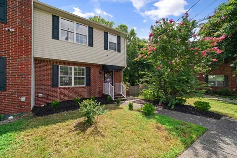 911 Waggoner Ct E, Nashville, TN 37214