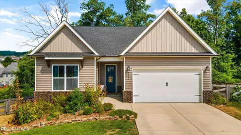 3251 Great Plains Ln, Knoxville, TN 37931