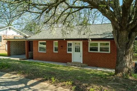 112 Tucker Rd, Oak Ridge, TN 37830