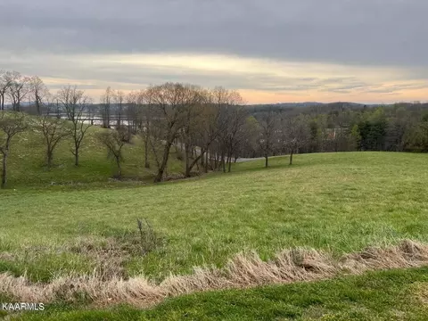 2408 Starboard Crest Rd, Morristown, TN 37814