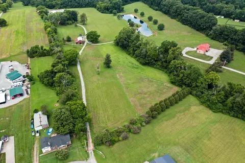 2726 New Hall Rd, Greenbrier, TN 37073