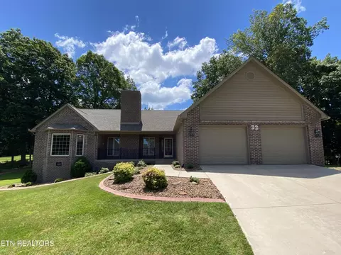 32 Amesbury Cir, Crossville, TN 38558