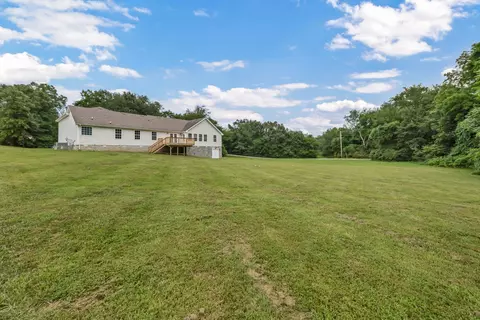 Exterior - 3190 Marthas Chapel Rd, Cunningham, TN 37052 photo 5 of 7