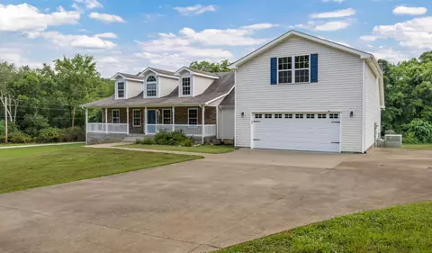 3190 Marthas Chapel Rd, Cunningham, TN 37052