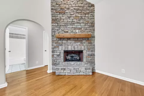 Living - 3190 Marthas Chapel Rd, Cunningham, TN 37052 photo 4 of 5