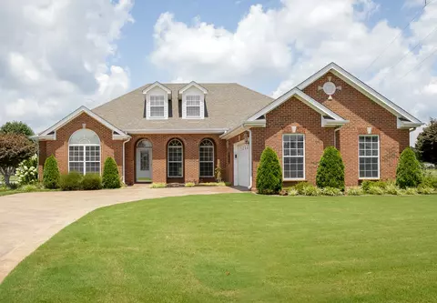 218 Plantation Springs Dr, Florence, AL 35630