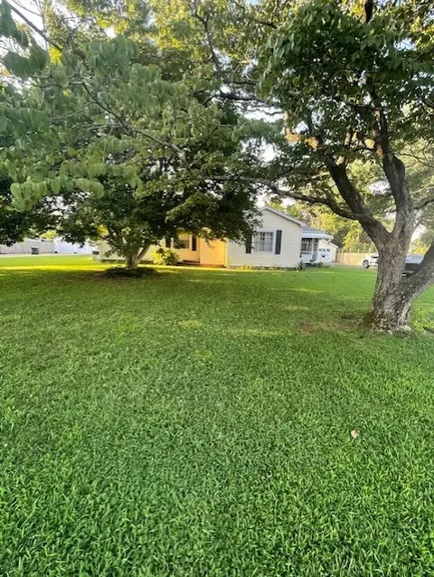 616 1st St, Lawrenceburg, TN 38464