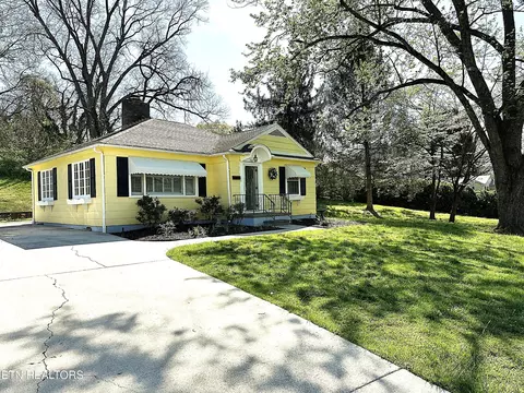 318 S Oak St, Sweetwater, TN 37874