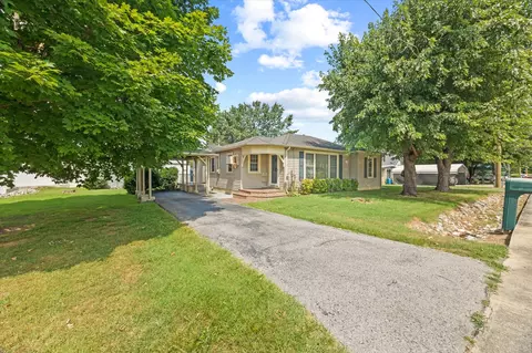710 Oakland Park Dr, Livingston, TN 38570