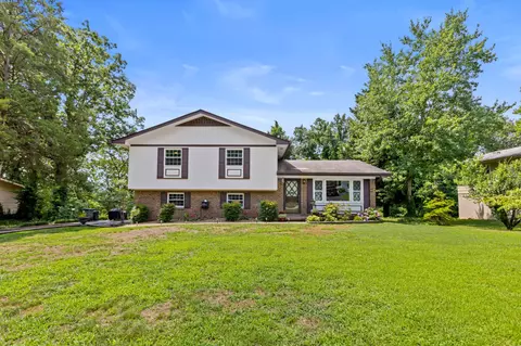 818 Sutton Dr, Hixson, TN 37343