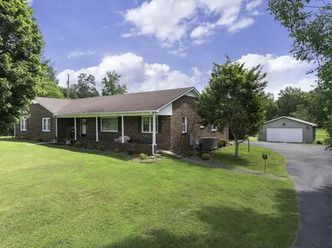 738 N Broad St, Lexington, TN 38351