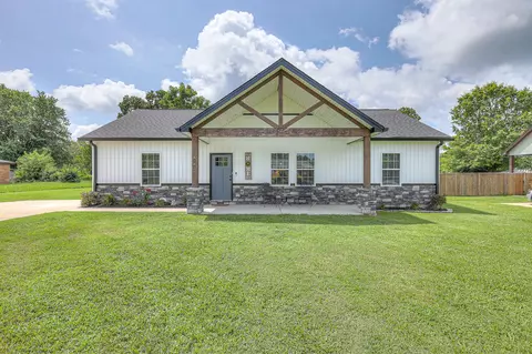 6102 Austin Peay Hwy, Westmoreland, TN 37186