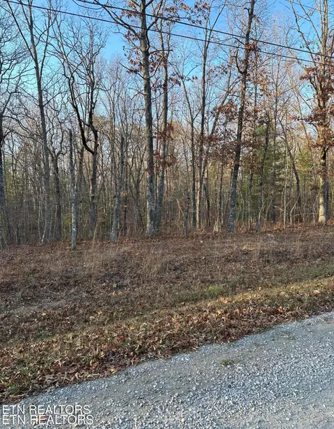 759 St George Dr, Crossville, TN 38558