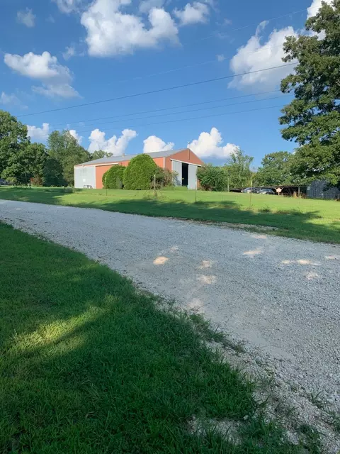 954 S Buchanan Rd, Waverly, TN 37185