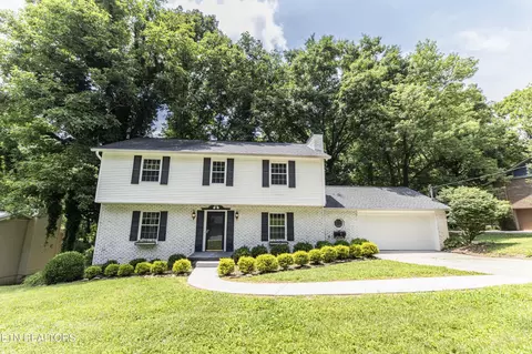 1825 Stonebrook Dr, Knoxville, TN 37923