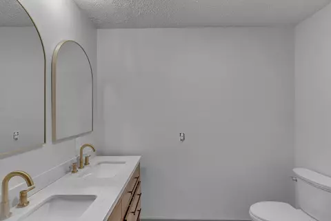 Bath - 4945 Palestine Rd, Springfield, TN 37172 photo 2 of 5
