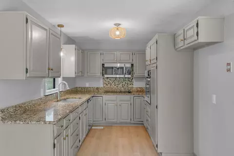 Kitchen - 4945 Palestine Rd, Springfield, TN 37172 photo 2 of 2