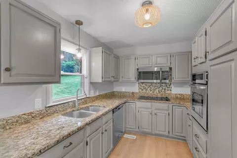 Kitchen - 4945 Palestine Rd, Springfield, TN 37172 photo 1 of 2