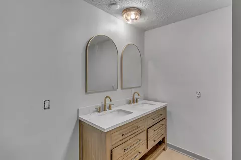 Bath - 4945 Palestine Rd, Springfield, TN 37172 photo 1 of 5