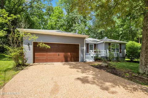 18 Newcom Ct, Crossville, TN 38558