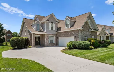 979 Yosemite Dr, Lenoir City, TN 37771