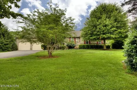 412 Dairy Ln, Lenoir City, TN 37772